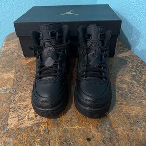 Jordan Black Winterized Spizike 4Y
